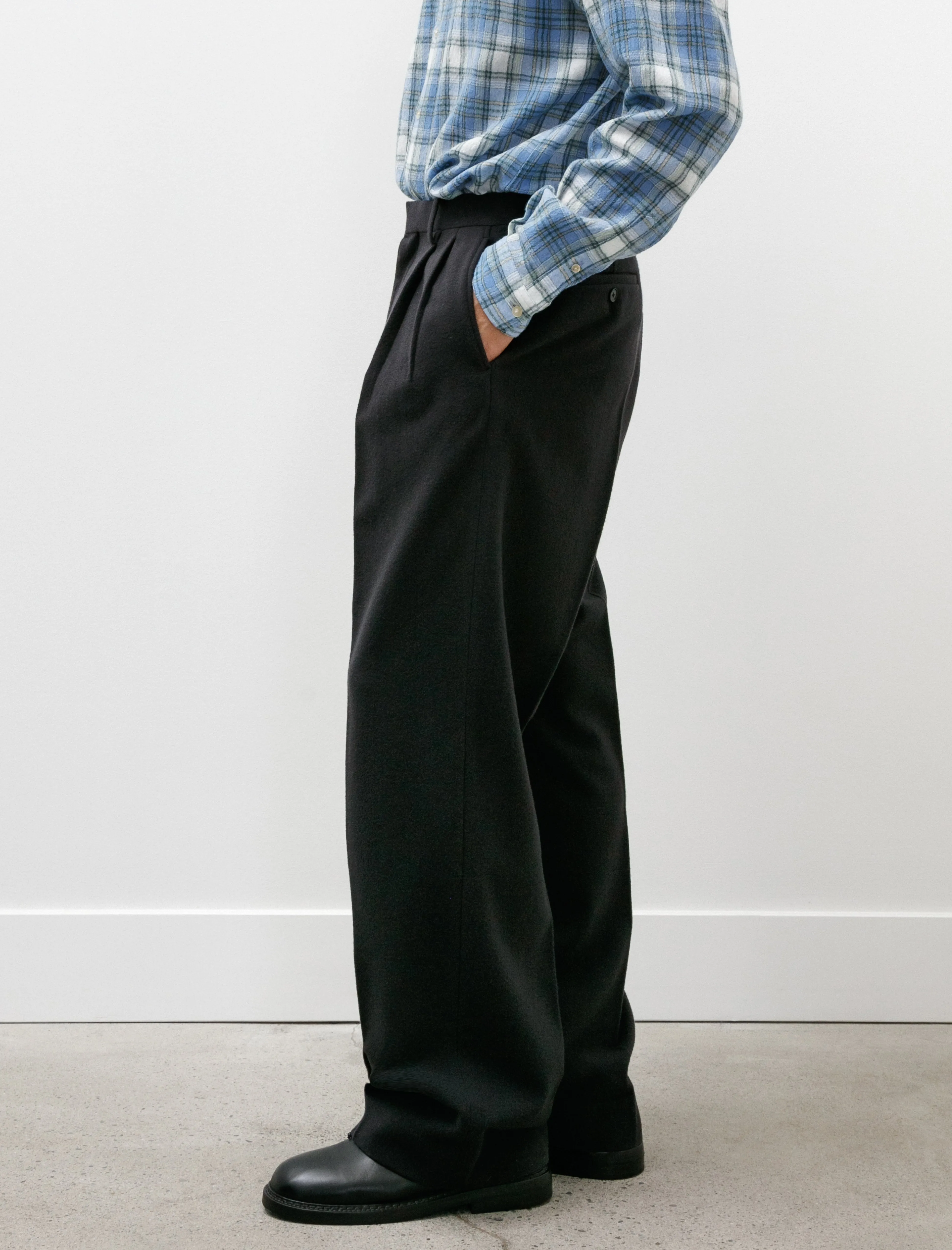 Brushed Super Fine Wool Flannel Slacks Ink Black